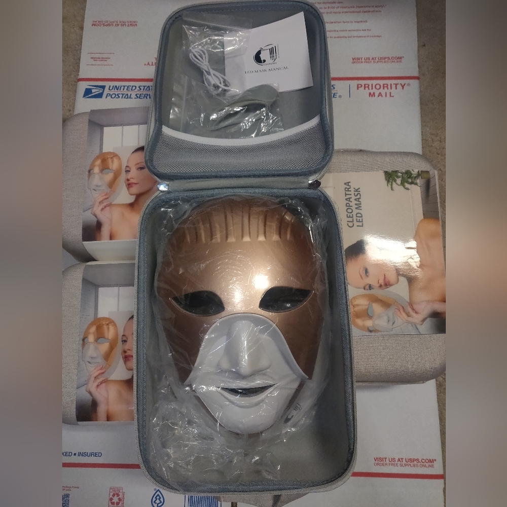 LED Facial Therapy Mask - Gold & White